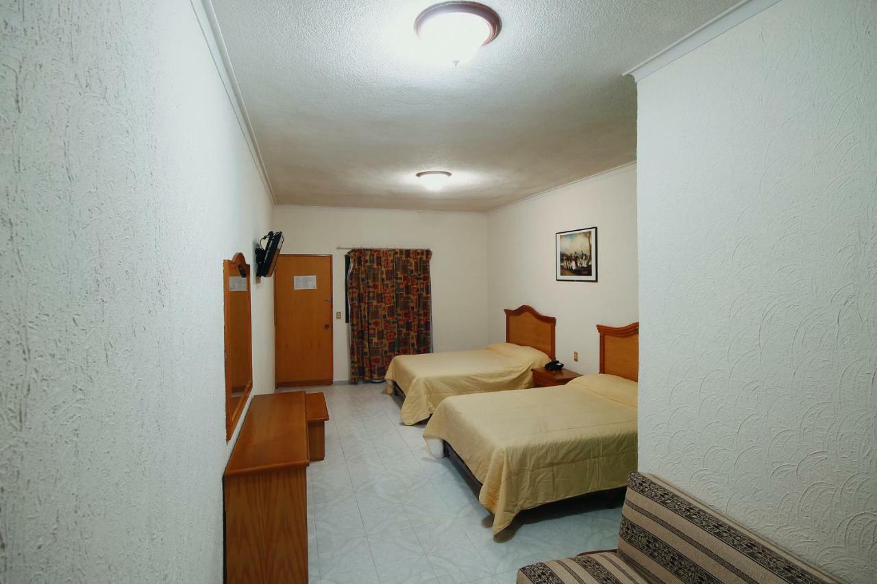 Hotel El Conquistador Monarca. Zitácuaro Esterno foto