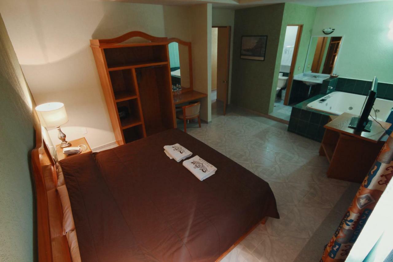 Hotel El Conquistador Monarca. Zitácuaro Esterno foto