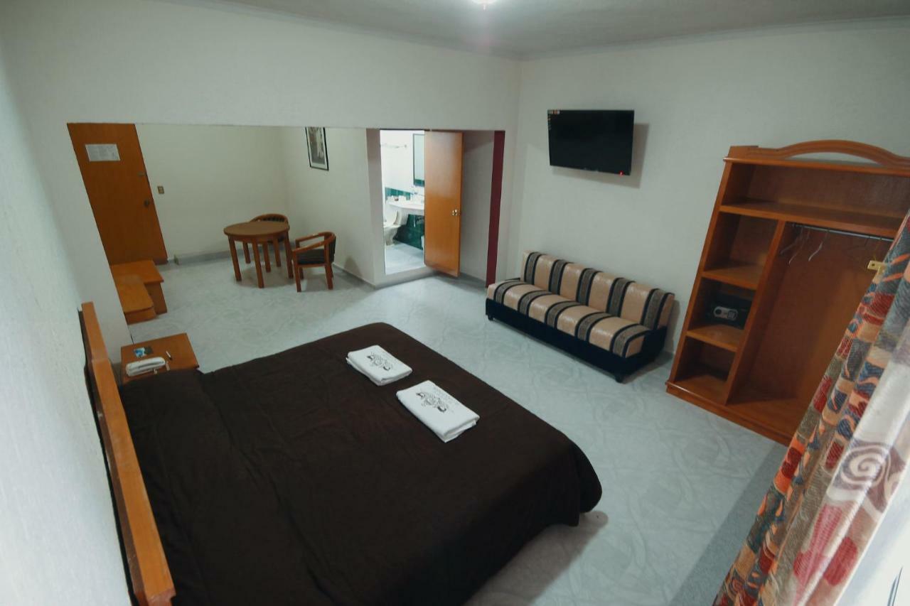 Hotel El Conquistador Monarca. Zitácuaro Esterno foto