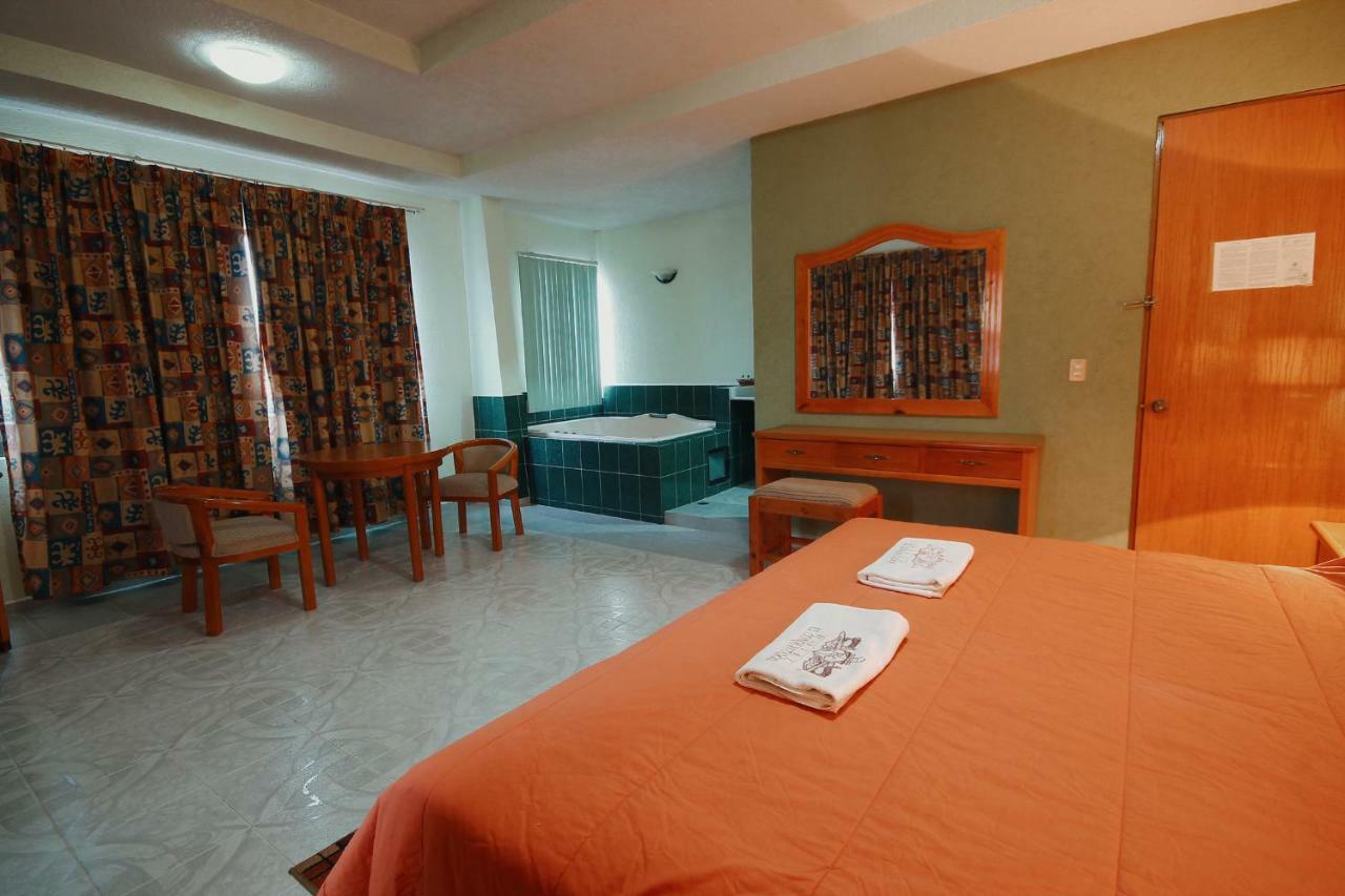 Hotel El Conquistador Monarca. Zitácuaro Esterno foto
