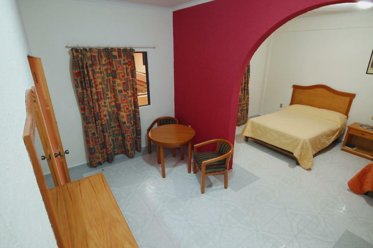 Hotel El Conquistador Monarca. Zitácuaro Esterno foto