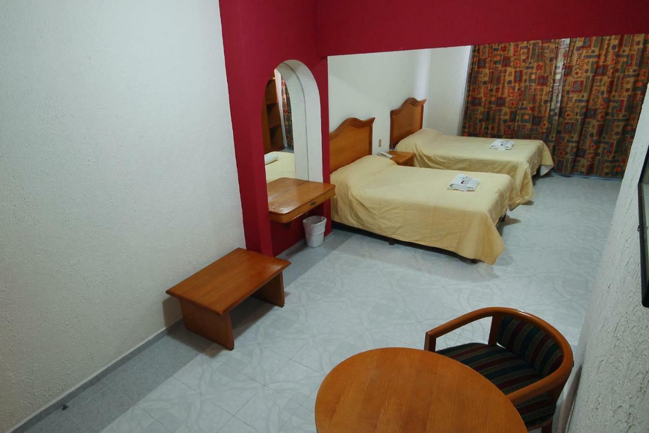 Hotel El Conquistador Monarca. Zitácuaro Esterno foto
