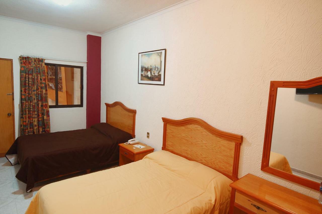 Hotel El Conquistador Monarca. Zitácuaro Esterno foto