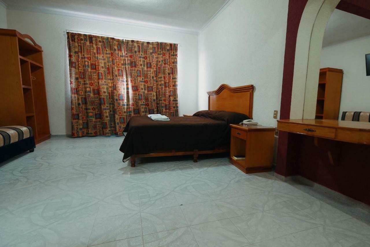 Hotel El Conquistador Monarca. Zitácuaro Esterno foto
