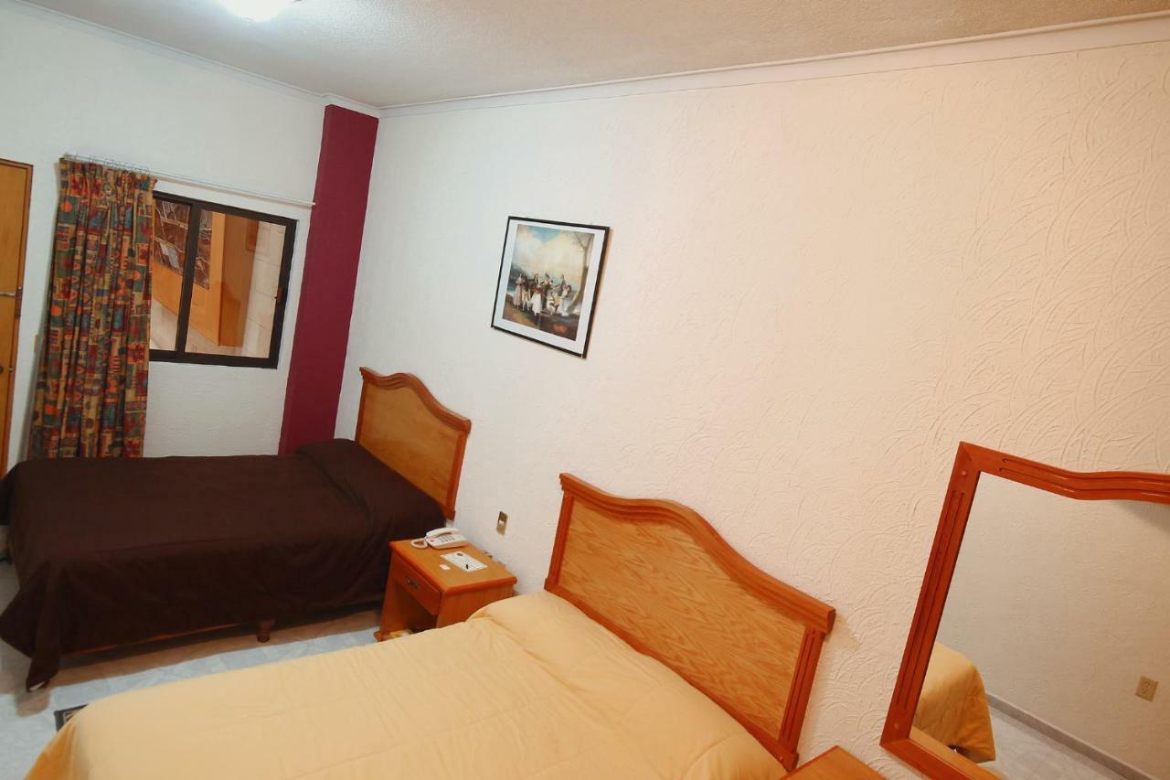 Hotel El Conquistador Monarca. Zitácuaro Esterno foto