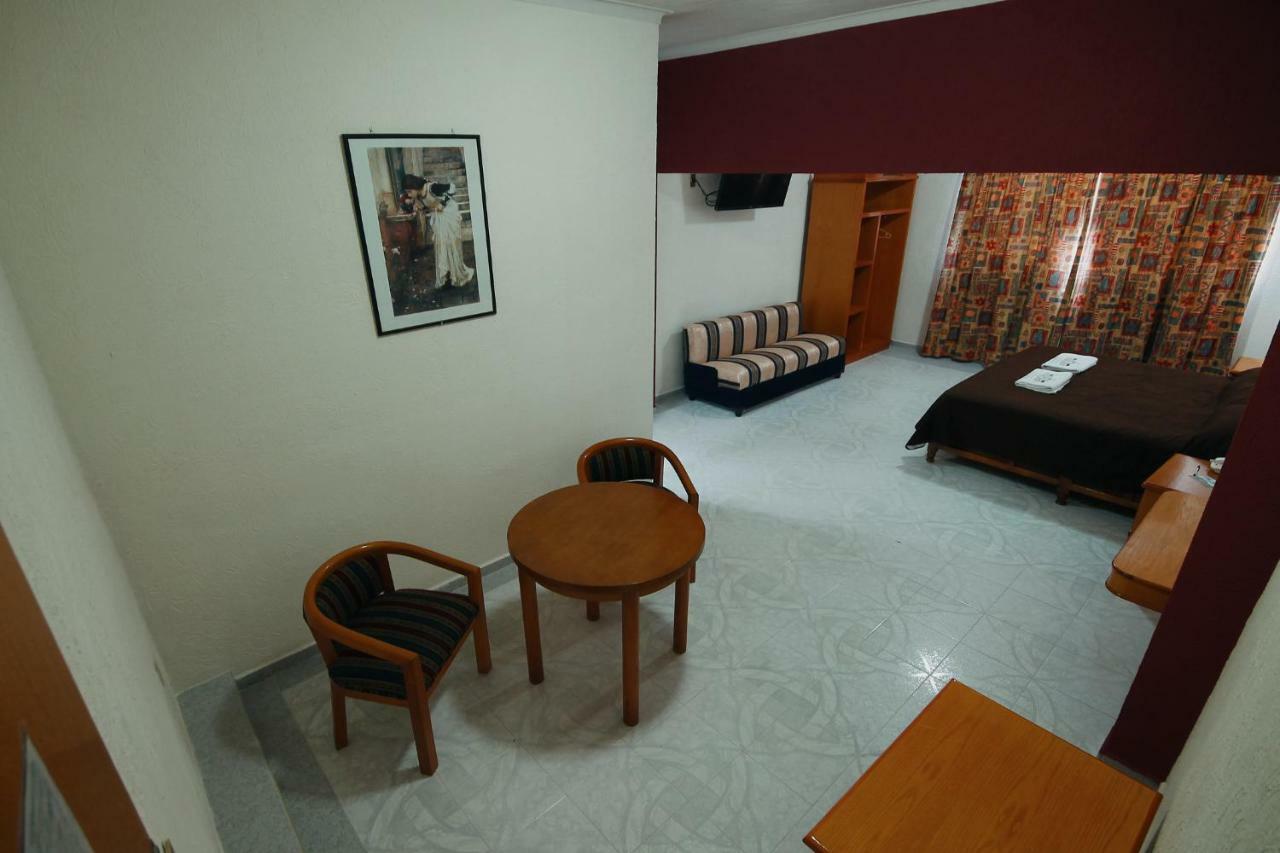 Hotel El Conquistador Monarca. Zitácuaro Esterno foto