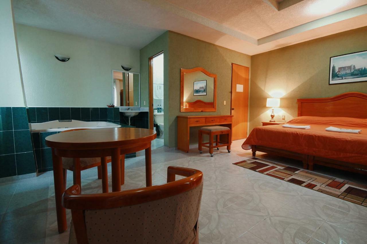 Hotel El Conquistador Monarca. Zitácuaro Esterno foto