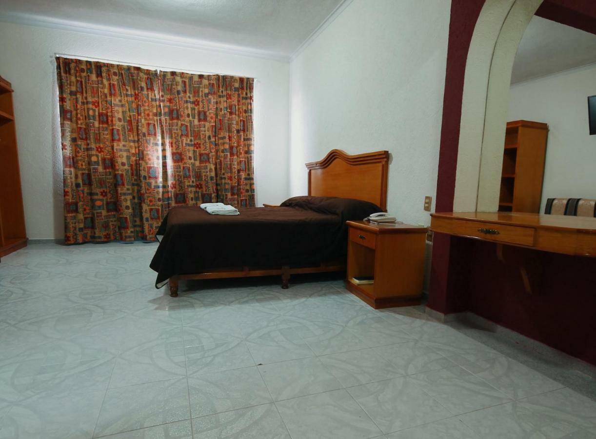 Hotel El Conquistador Monarca. Zitácuaro Esterno foto